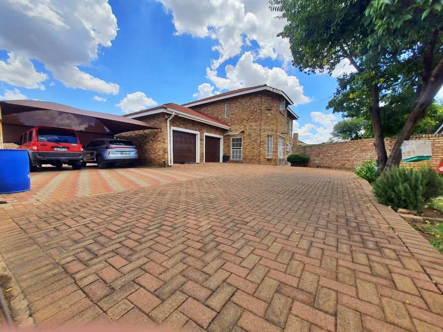 4 Bedroom Property for Sale in Miederpark North West